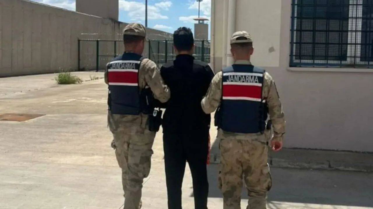 Şanlıurfada Göçmen Kaçakçılığı Hükümlüsü Karaköprüde Yakalandı